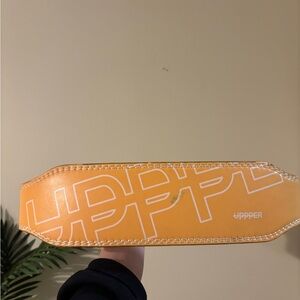 UPPER women’s weightlifting belt